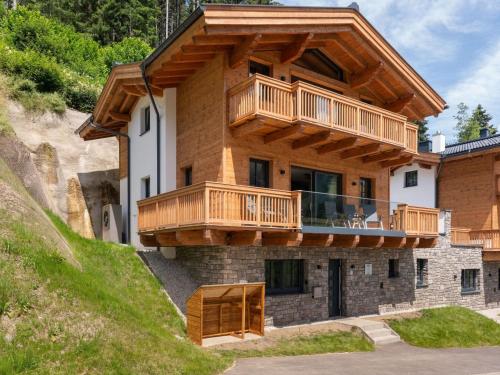 Alpen Villa Danica — 4-Star Luxury Hotel in Muehlbach Am Hochkoenig, Austria