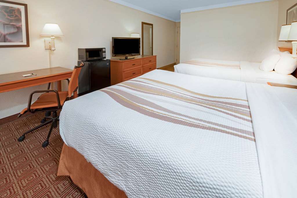 La Quinta Inn & Suites by Wyndham Salt Lake City Layton - photo 10