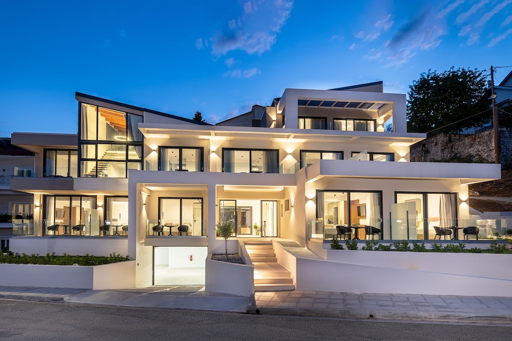 City Hill Luxury Apartments — 4-Star Luxury Hotel in Ioannina, Greece