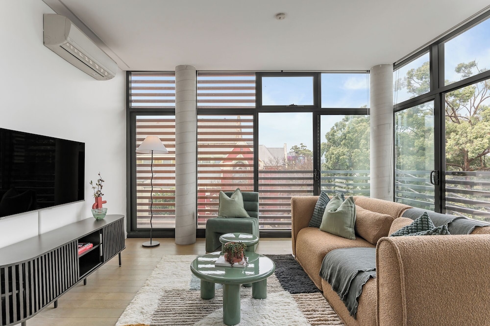 King Street Apartments by Urban Rest — 4-Star Luxury Hotel in Newtown, Australia