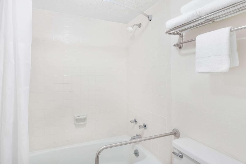 Days Inn Christiansburg - photo 6