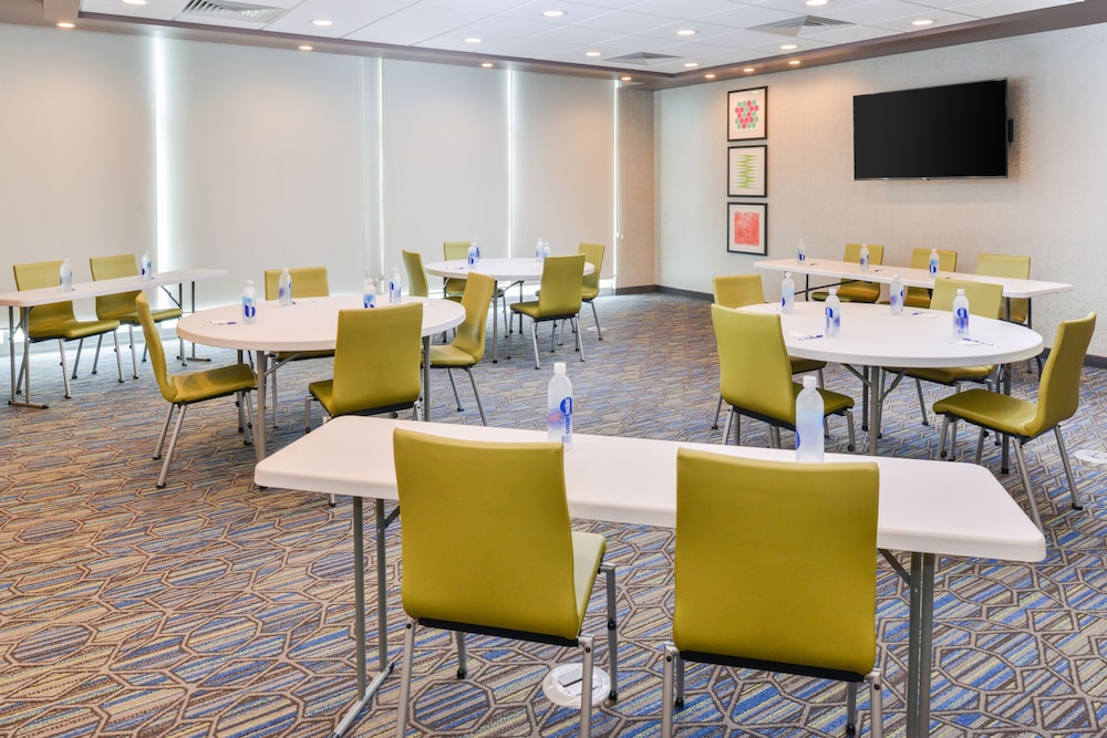 Holiday Inn Express & Suites Ogallala by IHG - photo 46