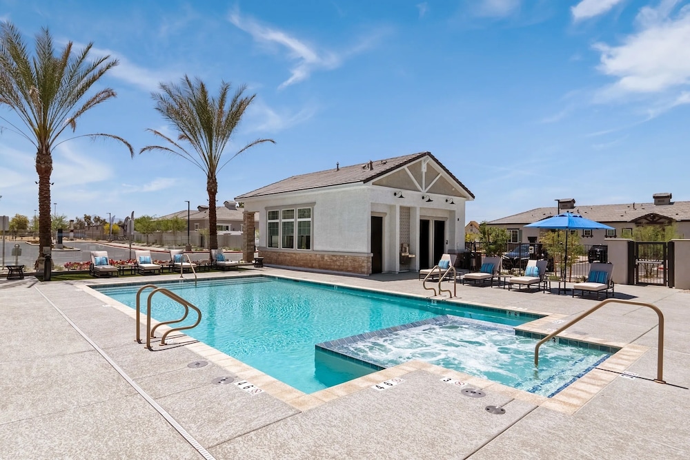 Landing Apartments Phoenix Near West Ridge Shadows — 4-Star Luxury Hotel in Phoenix, United States