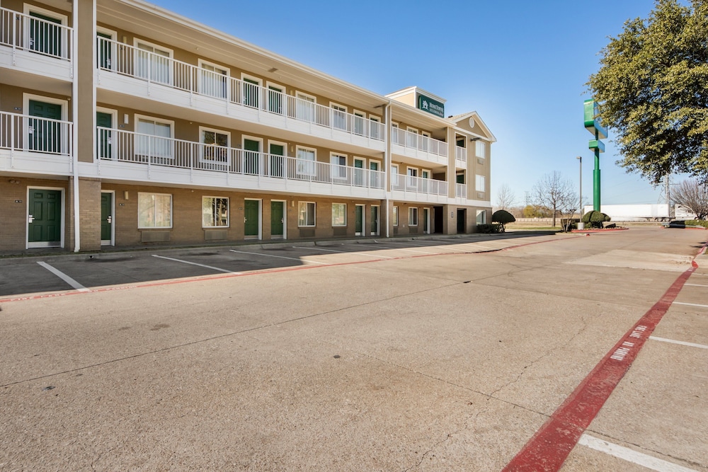 HomeTowne Studios by Red Roof Dallas Mesquite - featured photo