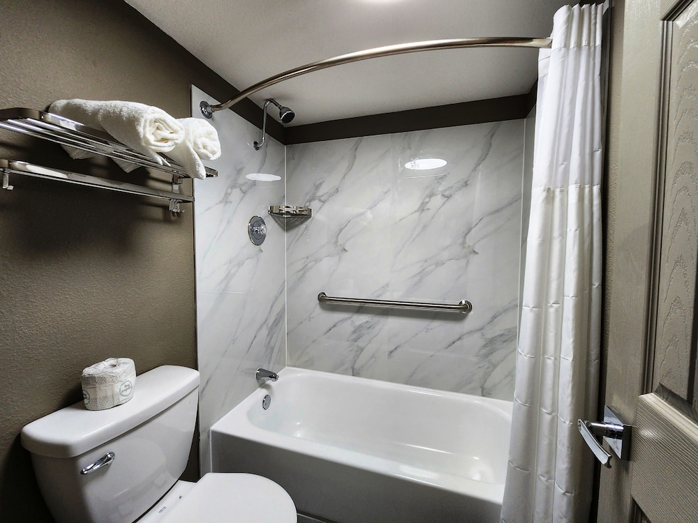 Baymont by Wyndham Lafayette - photo 17
