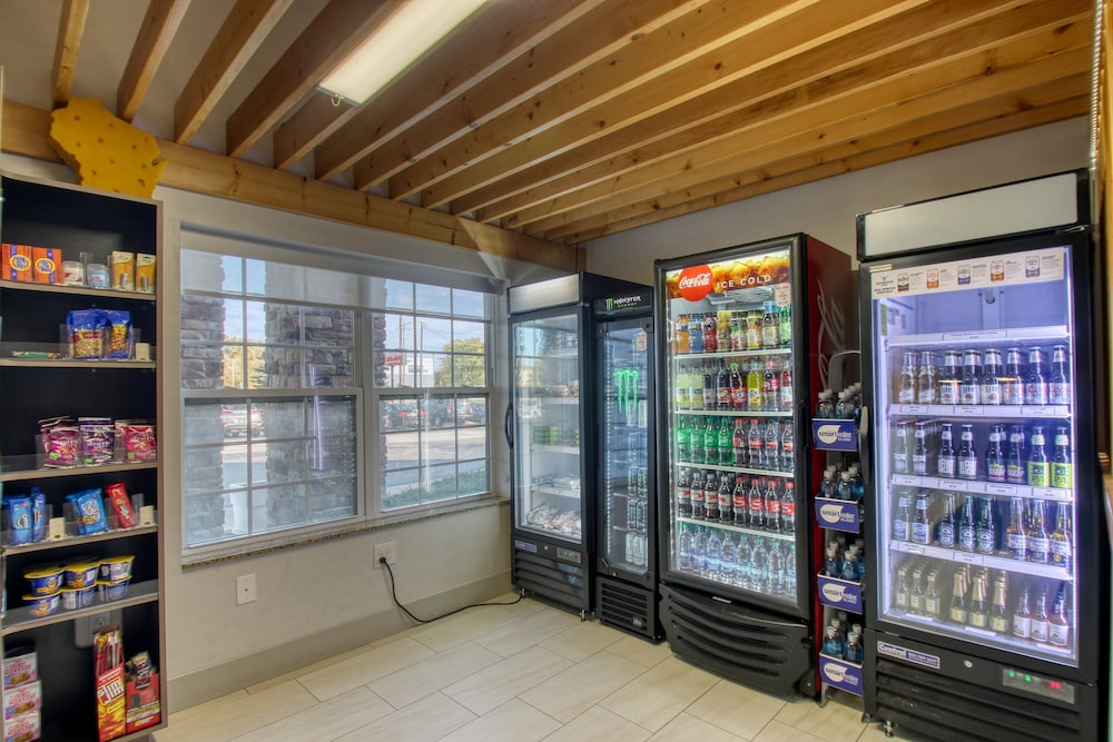 Holiday Inn Express Hotel & Suites Milwaukee Airport by IHG - photo 75