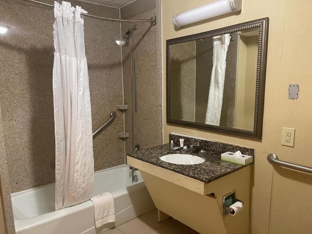 Budgetel Inn & Suites Atlanta - photo 23