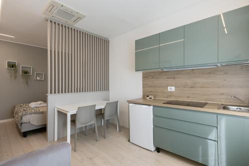 Smart studio 10 minutes Duomo by metro — 4-Star Luxury Hotel in Milan, Italy