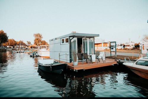 Hausboot Urlaub In Ostfriesland Auf Der Waterhome 1 — Mittegrossefehn