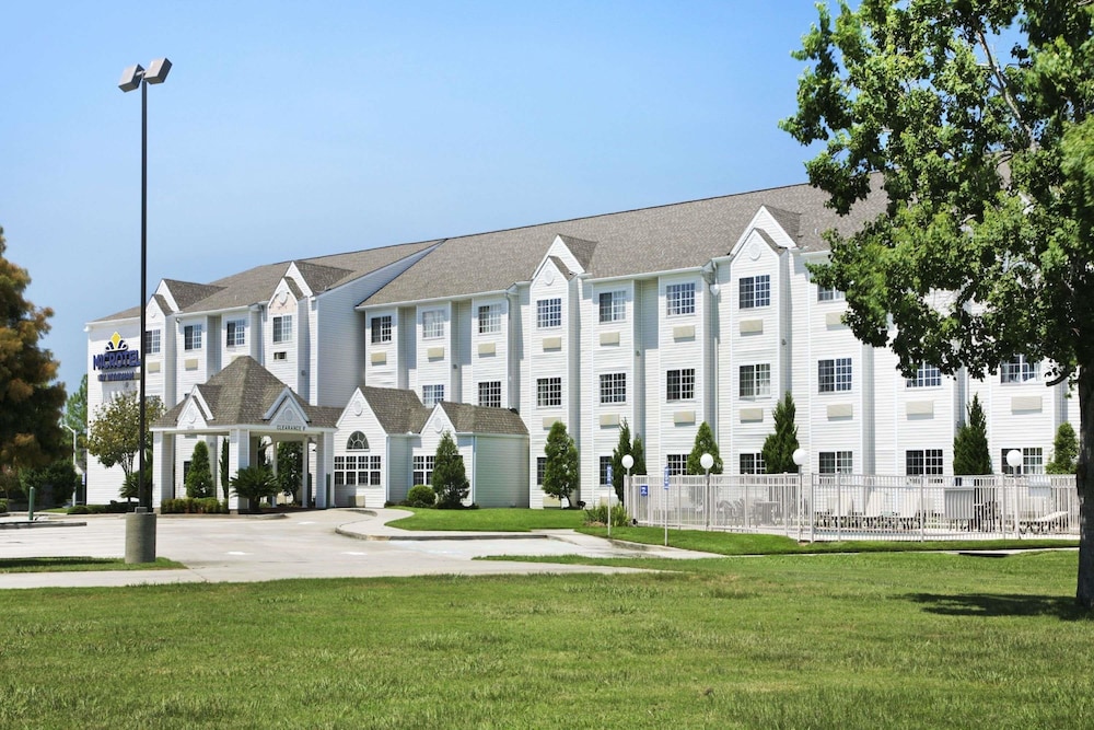 Microtel Inn & Suites by Wyndham Baton Rouge - photo 16