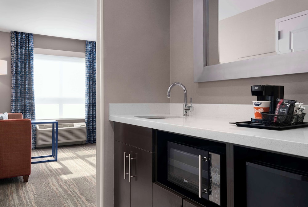 Hampton Inn & Suites Worcester - photo 20