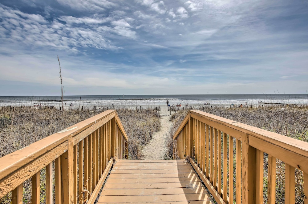 2 Mi to Barefoot Landing Beachfront Resort Studio - featured photo
