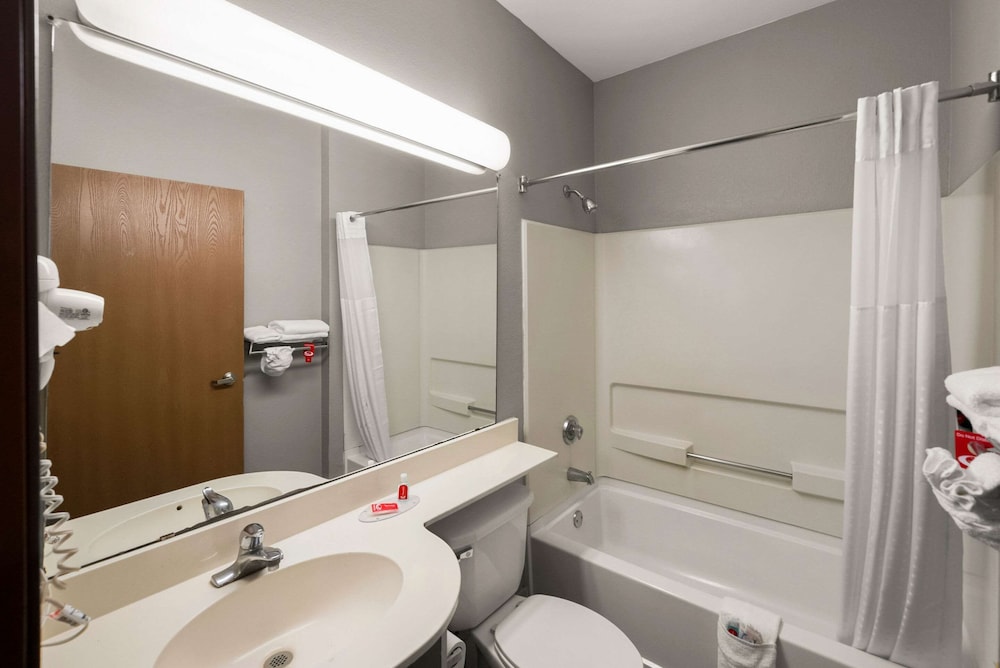 Econo Lodge Inn & Suites Mesquite Dallas East - photo 10