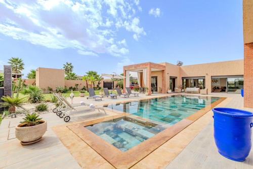 villa Zina Élégance et luxe piscine & jacuzzi — 4-Star Luxury Hotel in Marrakesh, Morocco