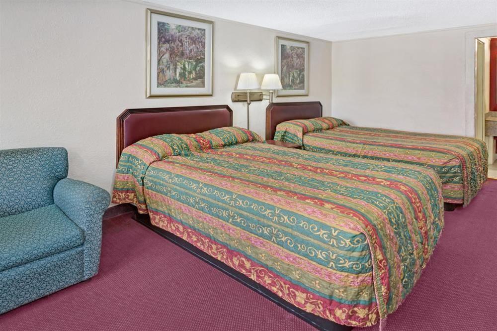 Knights Inn Pittsburgh Bridgeville - photo 3