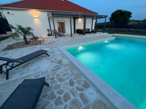 Villa Luna — 4-Star Luxury Hotel in Ervenik, Croatia