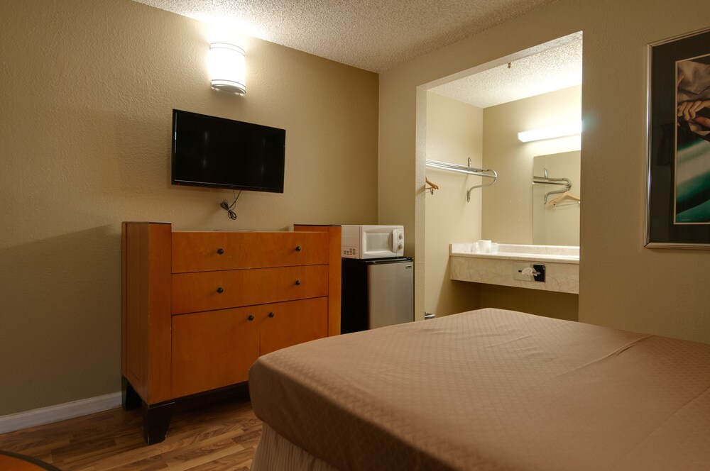 Vagabond Inn Bakersfield North - photo 8