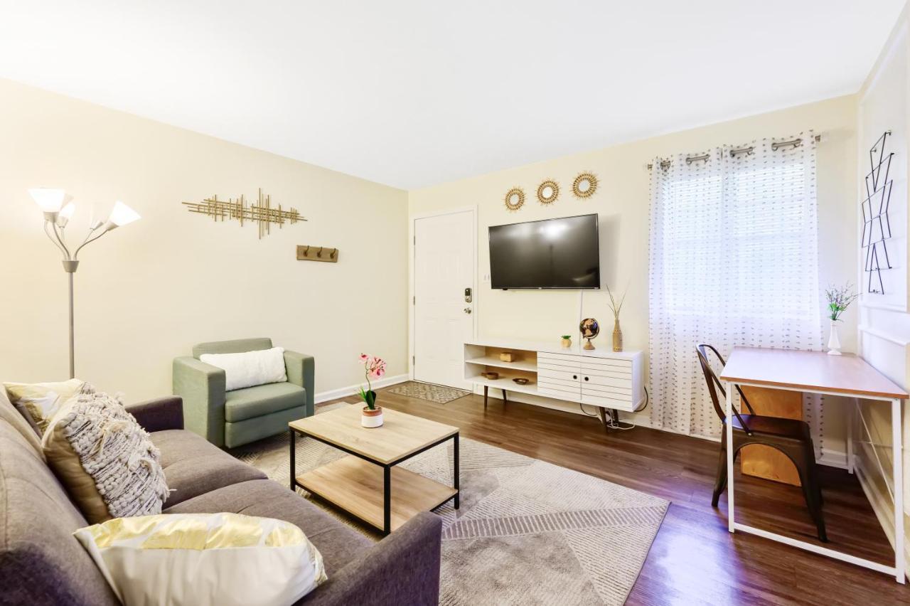 Dapper Digs King Bed Long Term Stays Duke — 4-Star Luxury Hotel in Durham, United States