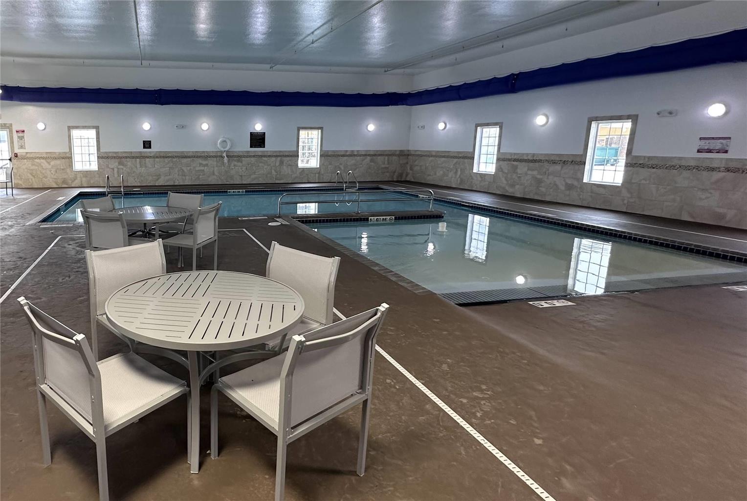 La Quinta Inn & Suites by Wyndham Minot - photo 9