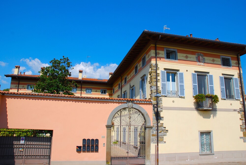 B&B Palazzo Contessa — 4-Star Luxury Hotel in Ambivere, Italy