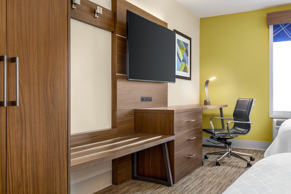 Holiday Inn Express & Suites Philadelphia Mt. Laurel by IHG - photo 11