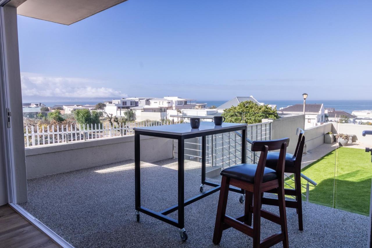 Small Bay Beach Suites