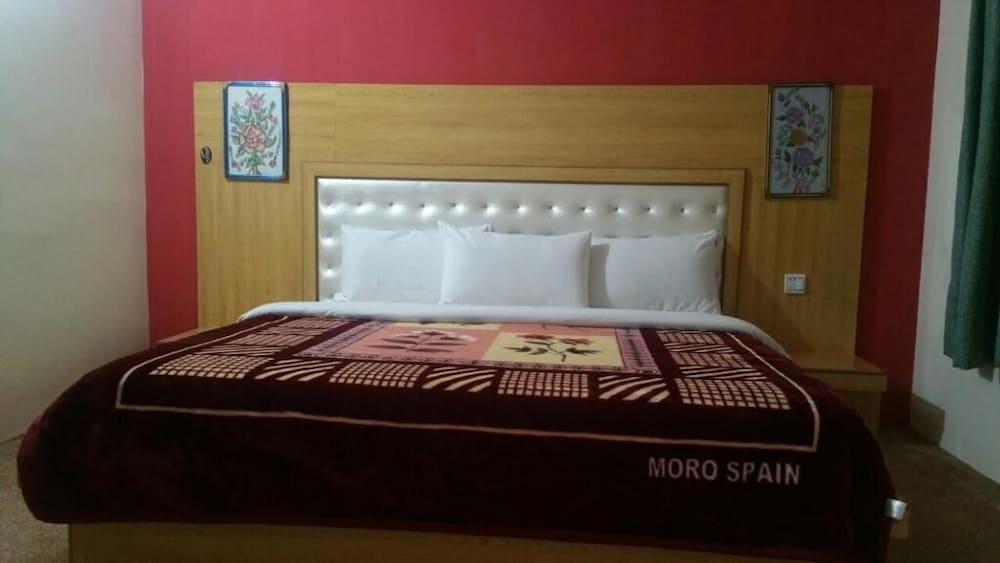 Eden Lake View Hotel in Barishal, Pakistan