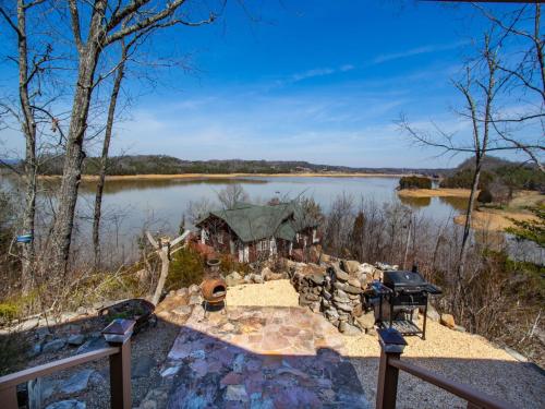 The Lookout Lake View Hot Tub and Grill - photo 13