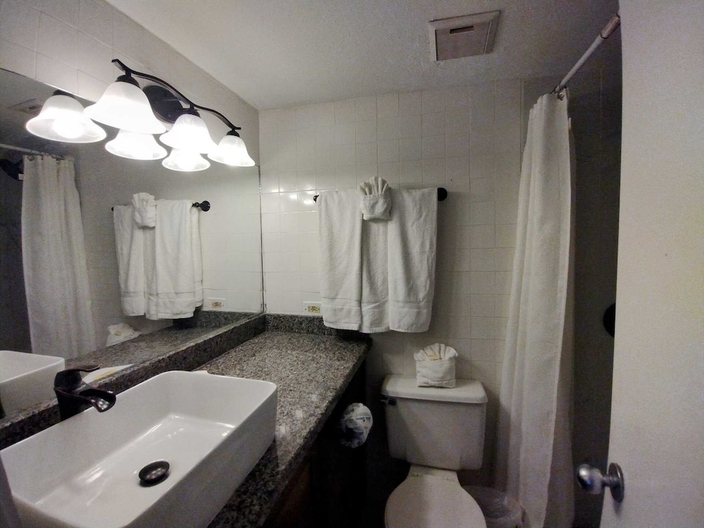 Landfall Towers 71 Minium 2 Bedroom Condo by RedAwning - photo 16