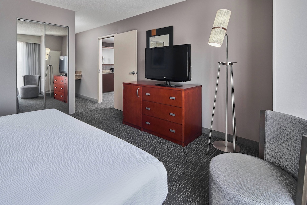 Courtyard by Marriott Shreveport Bossier Louisiana Boardwalk - photo 9