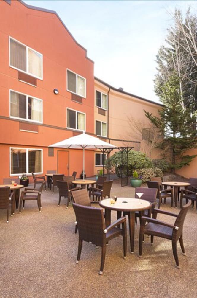 DoubleTree by Hilton Portland Tigard - photo 32