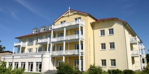 Strandschlösschen — 4-Star Luxury Hotel in Ostseebad Kuehlungsborn, Germany