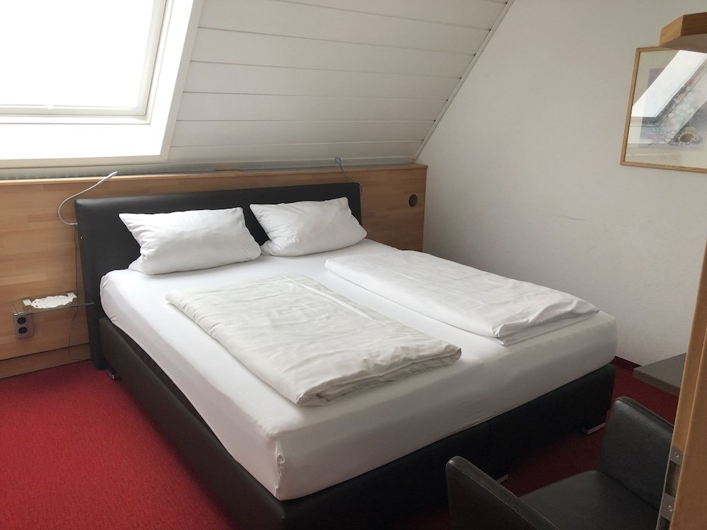 Cafe Hotel Altreuter — Noerdlingen — photo 3