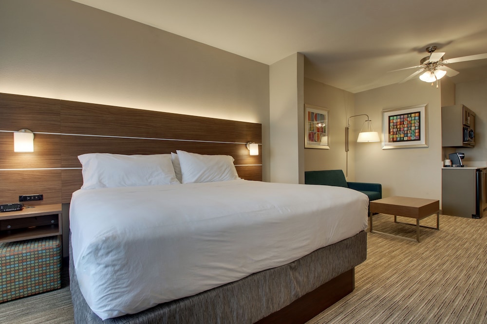 Holiday Inn Express Hotel & Suites Vernon College Area by IHG - photo 8