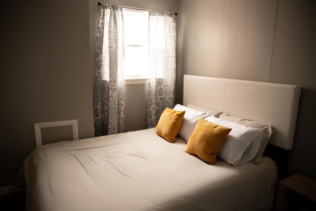 New Listing Bright Bohemian Stay - photo 5
