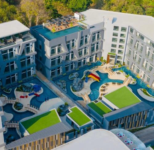 C181 Stylish 1BR Loft Near Naiharn Beach Pool Gym — 4-Star Luxury Hotel in Rawai, Thailand