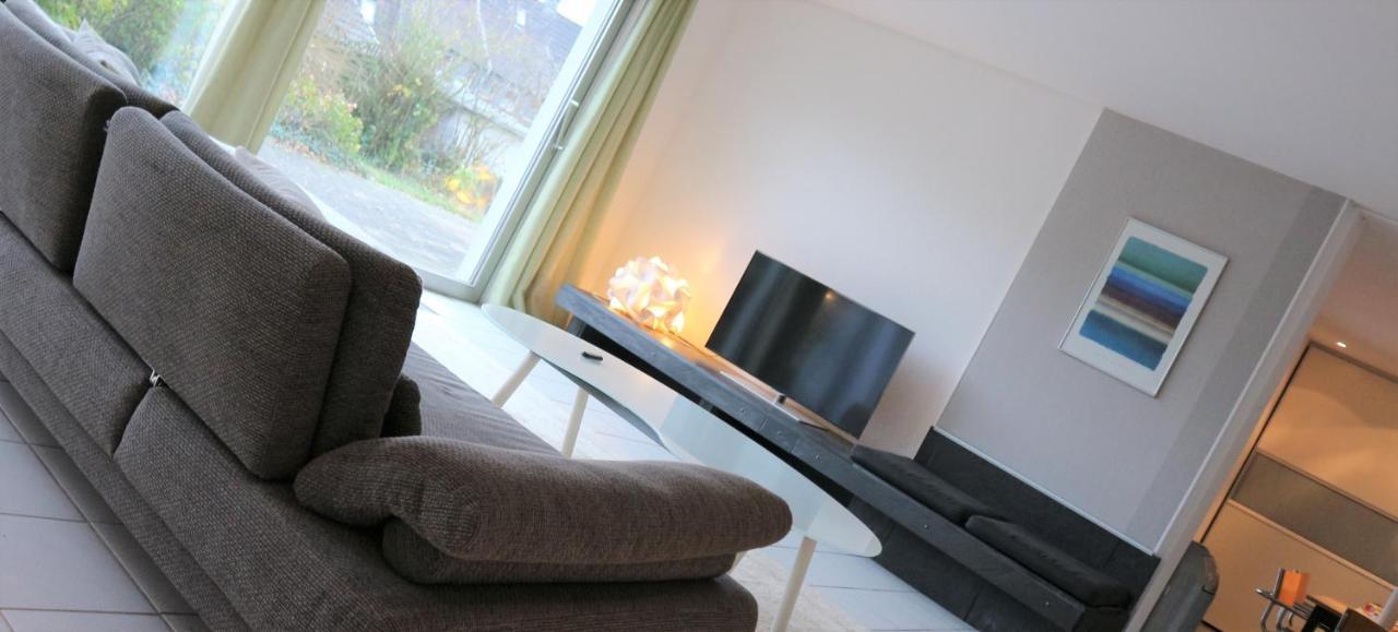 LIVING .... Bungalow mit großem Garten . — 4-Star Luxury Hotel in Halver, Germany