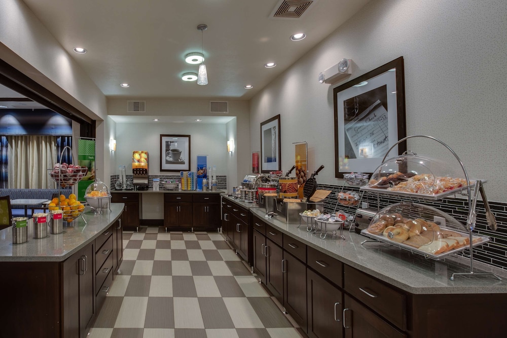 Hampton Inn & Suites Elyria - photo 24
