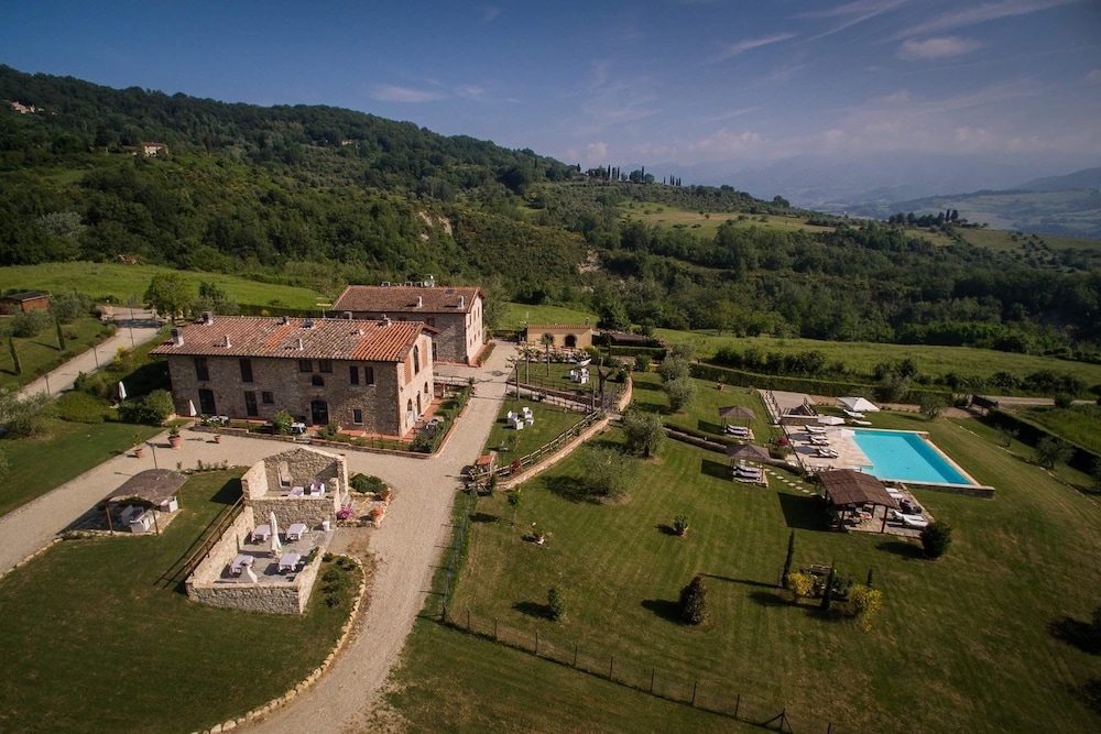 Vita Nova Casa Vacanze — 4-Star Luxury Hotel in Vicchio, Italy