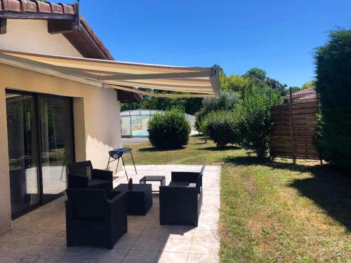 Maison avec Piscine a Pontenx les Forges — 4-Star Luxury Hotel in Pontenx-Les-Forges, France