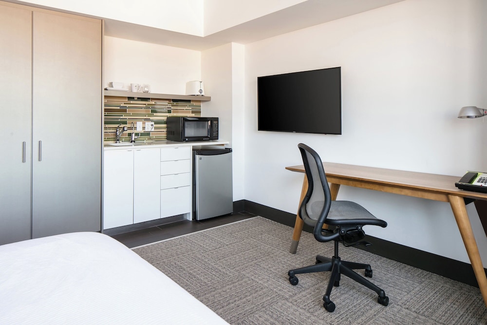 Element Omaha Midtown Crossing - photo 22