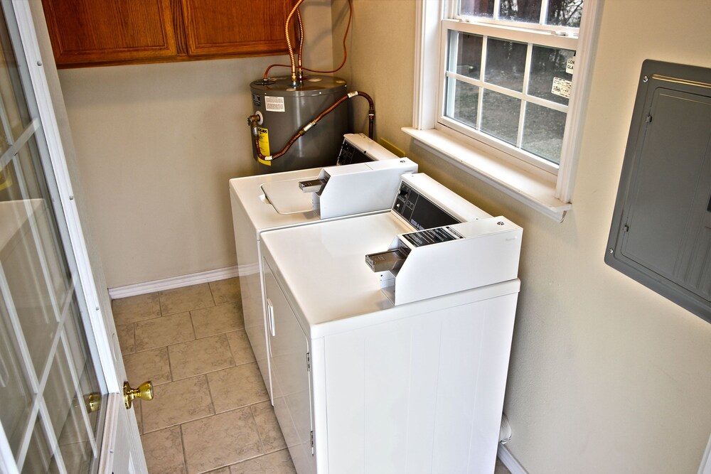 Peach Tree Inn & Suites - photo 53