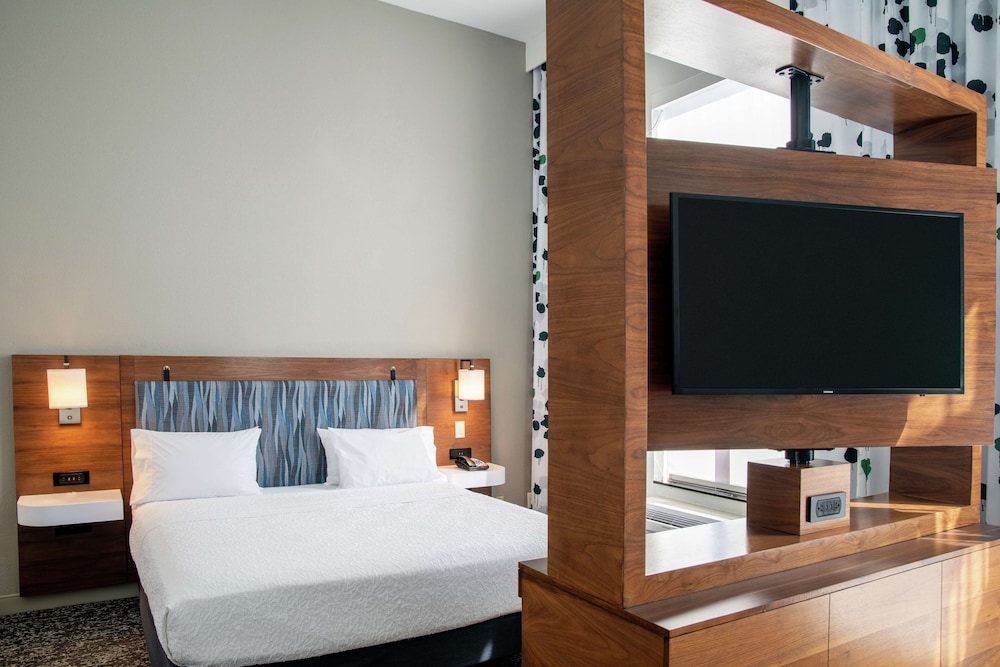 Hampton Inn & Suites Los Angeles Sherman Oaks - photo 22