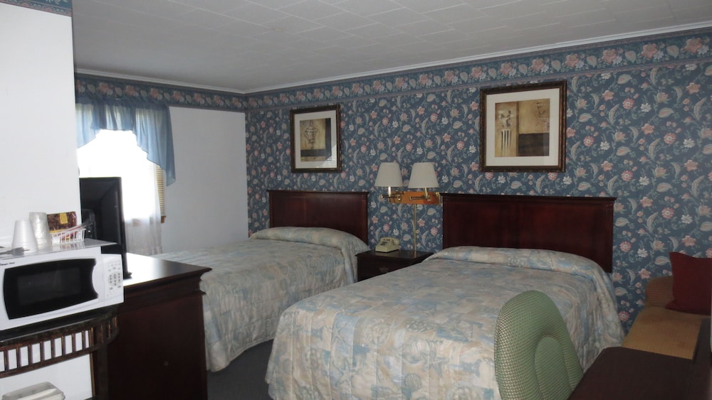The Villager Motel - photo 5