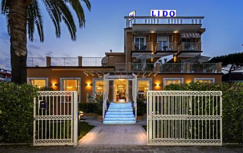 Hotel Lido — hotel in Marina Di Massa
