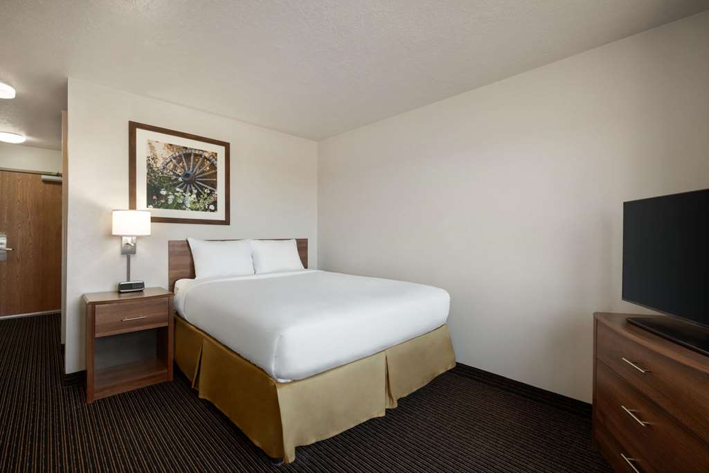 Travelodge by Wyndham Vaughn - photo 17