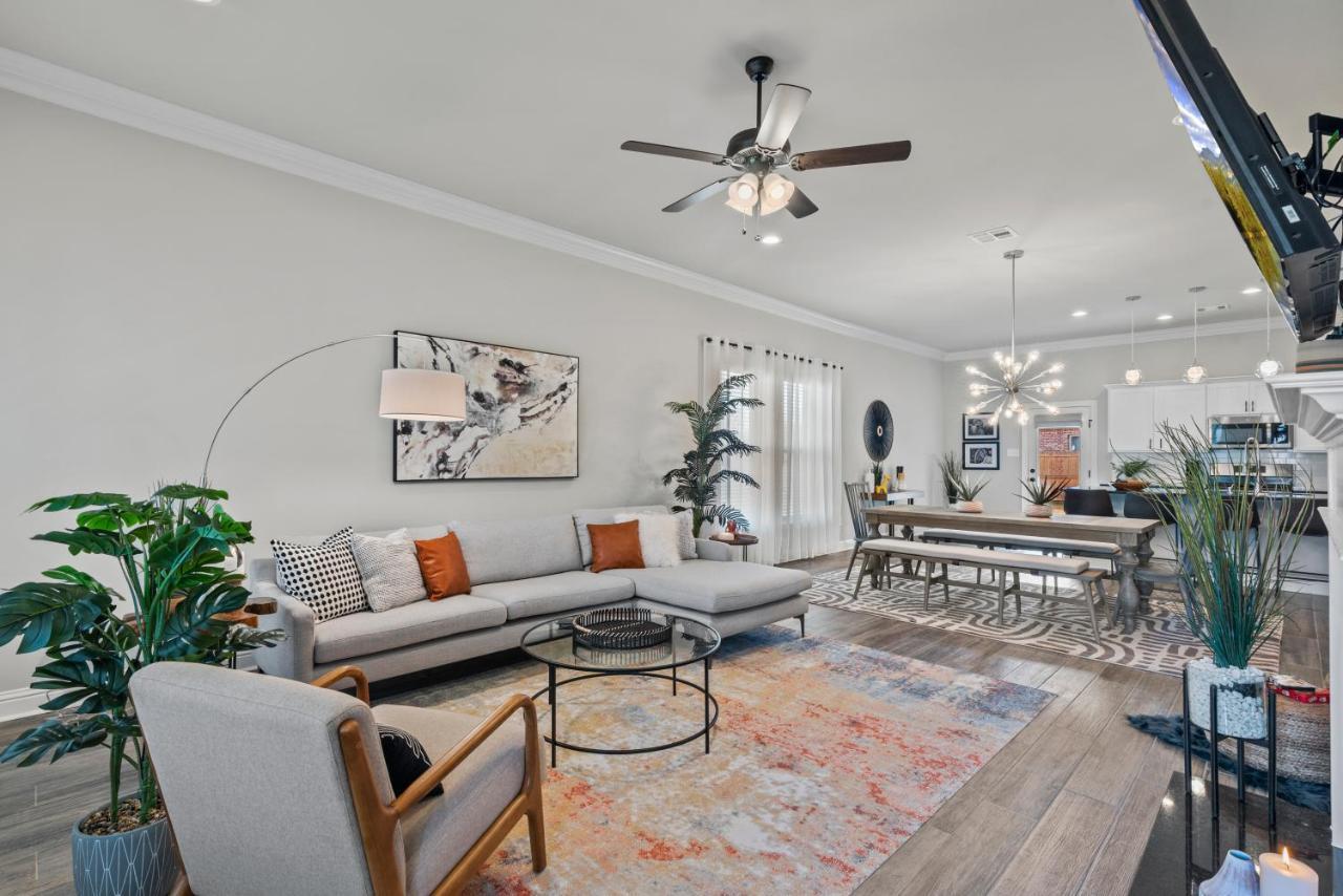 Luxe Central & Contemporary a Modern Utopia TV in Each Room pet-friendly hotel Broadmoor