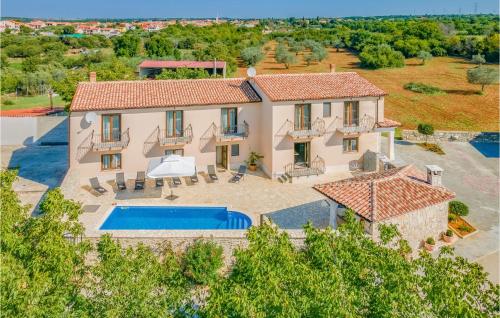 6 Bedroom Cozy Home In Galizana — 4-Star Luxury Hotel in Galizana, Croatia
