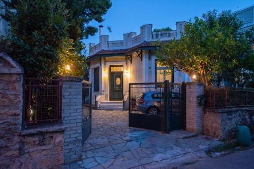 Garden studio in a mansion Athens Chalandri center — 4-Star Luxury Hotel in Athens, Greece