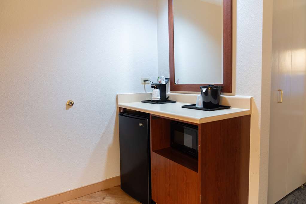 La Quinta Inn & Suites by Wyndham Bannockburn Deerfield - photo 29